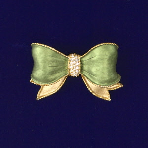 green gold bow brooch
